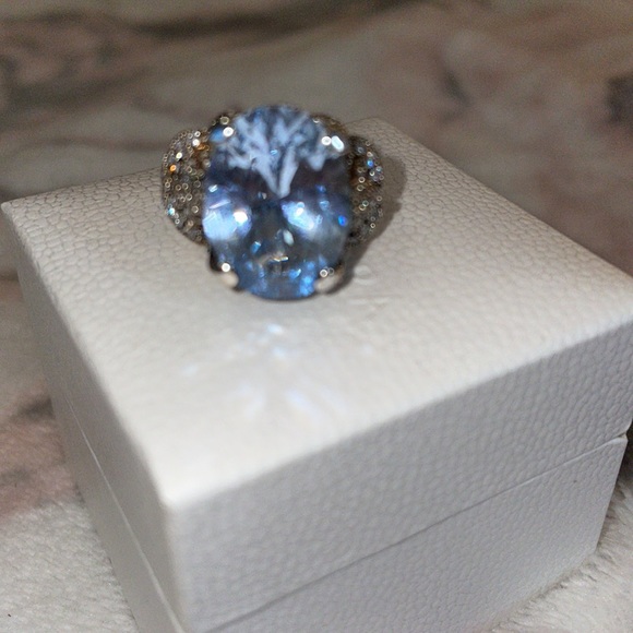 Beautiful large stone ring size 8. Light blue jewel - Picture 10 of 12